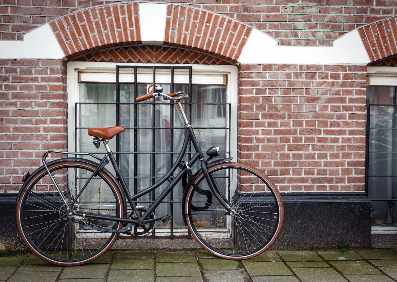 Dutch street with a bicycle