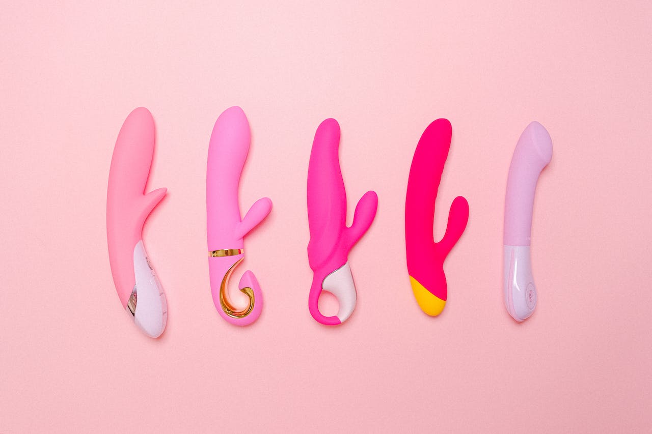 five different sex toys are presented on a pinik backgrond